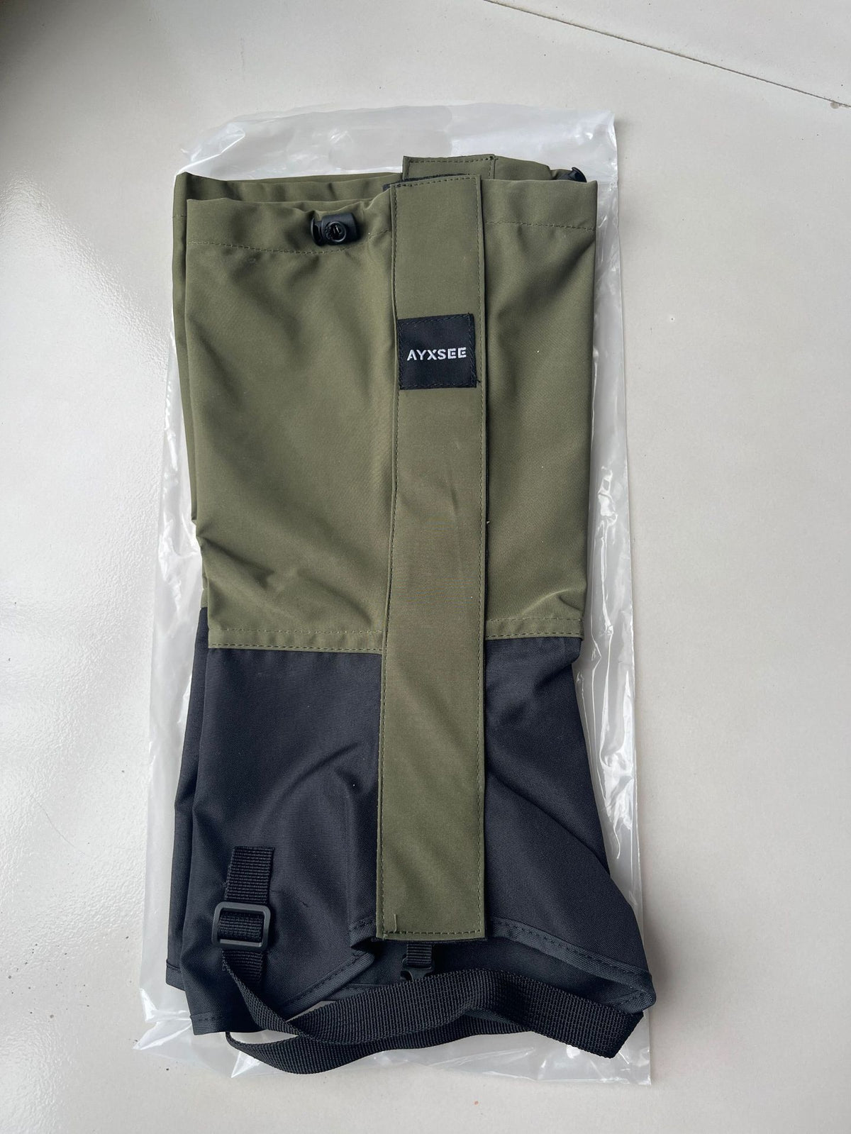 Gaiters in olive green
